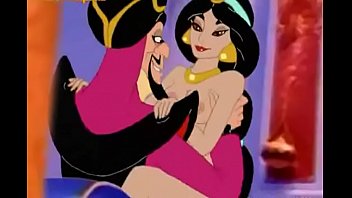 Babe Jasmine succhia il cazzo di Jafar e lo scopa sul trono