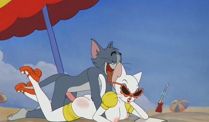 Busty mouse getting fucked by cat Tom on the beach