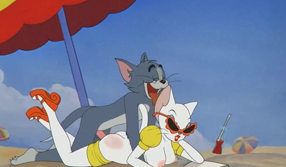 Busty mouse getting fucked by cat Tom on the beach