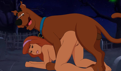 Hot Daphne gets fucked & creampied by Scooby