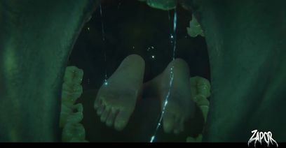Resident Evil - Dev canavar genç kızları yiyor