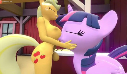 Cartoon sex on a ranch! Twilight Sparkle sucks Applejack's big futanari horse cock