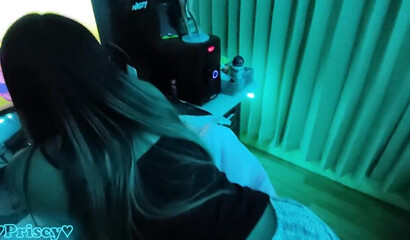 CHALLENGING me to PLAY Friday Night Funkin WHILE ... - Priscy Games