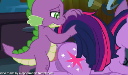 Twilight doesn't need a My Little Pony dick to cum