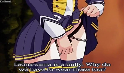 Reaching the big O with the help of her lesbian friend