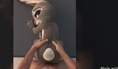 Judy Hopps sobe e desce uma pila