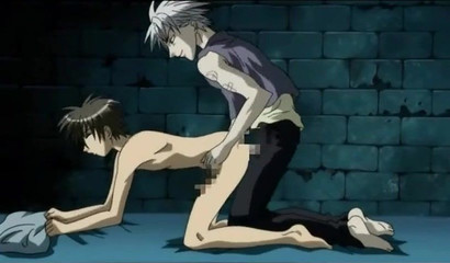 Garçon hentai perdu dans le tourbillon des fesses de l'autre.