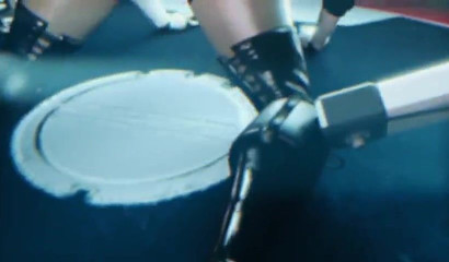 2B from NieR gets fucked by a bunch of robots